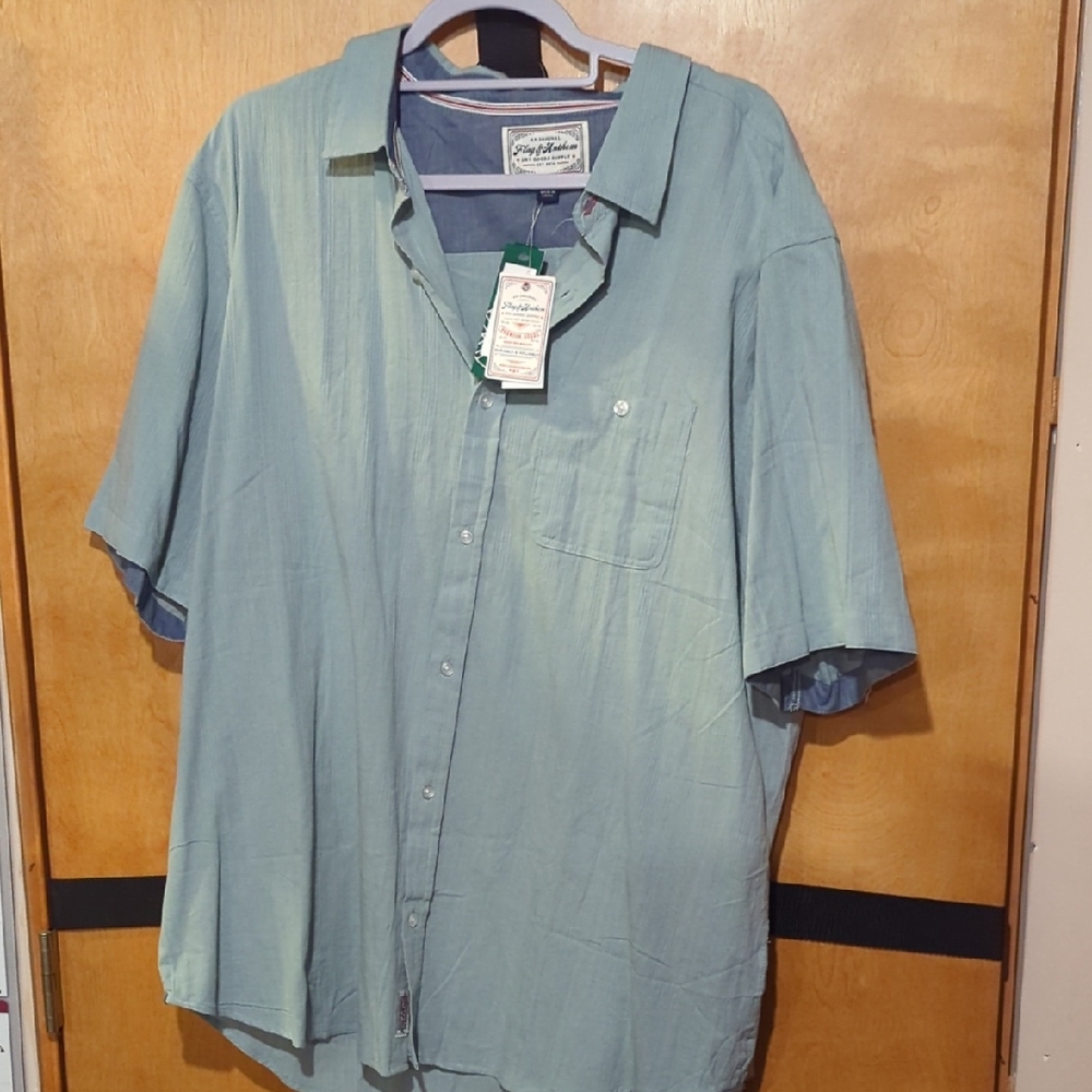 Casual Men's Button Down Shirt in Light Green